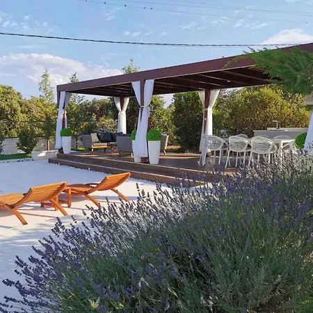 Luxury Reina Villa *