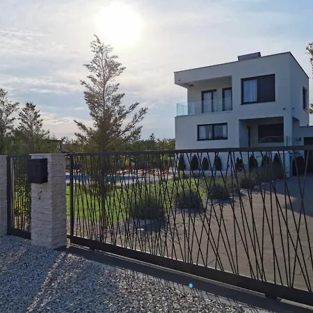 Luxury Reina Vinisce