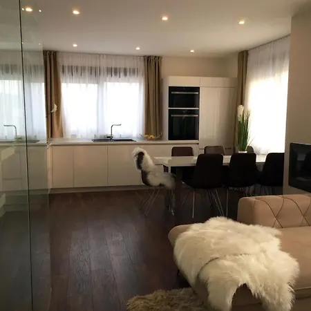 Luxury Reina Villa