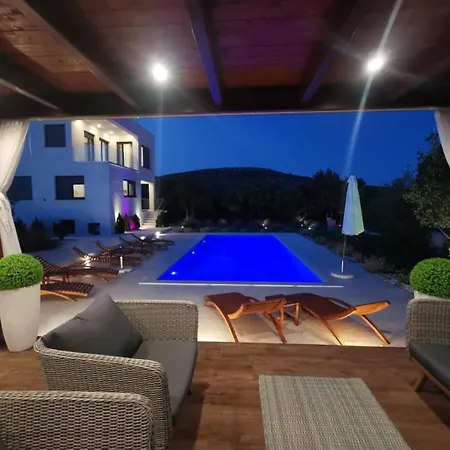 Luxury Reina