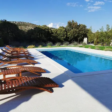 Luxury Reina Vila *
