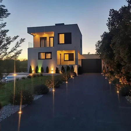 Vila Luxury Reina Vinisce